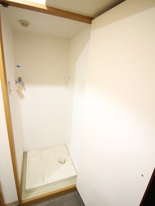 物件内観写真11　(洗濯機置場)