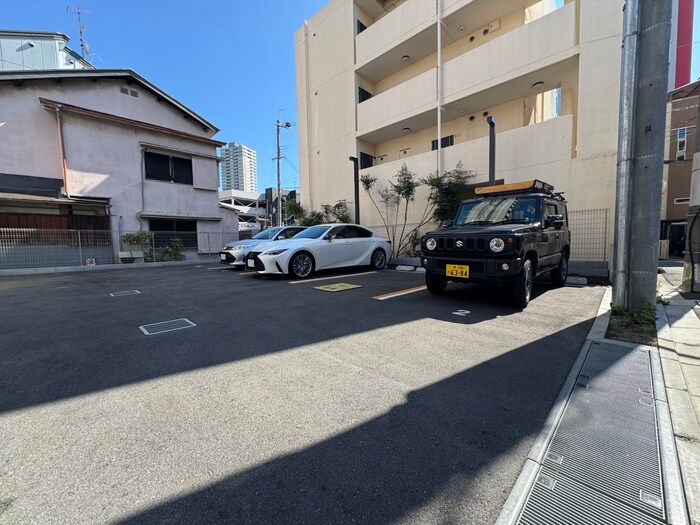 物件外観写真4　(駐車場)