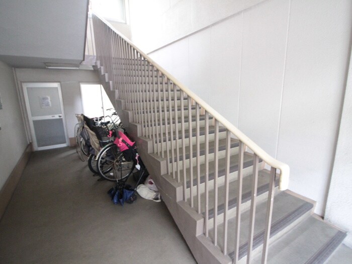 物件外観写真6　(エントランス部分)