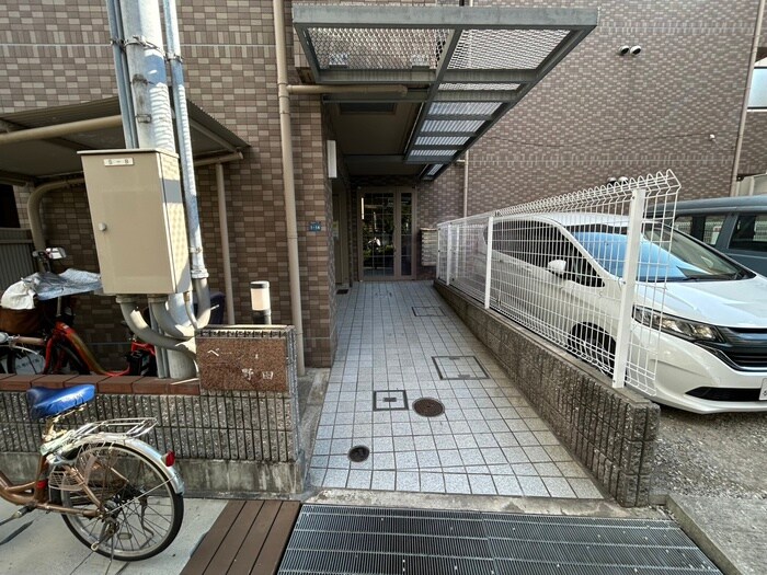 物件外観写真5　(エントランス部分)