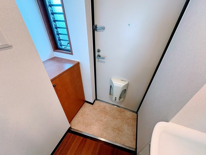 物件内観写真17　(玄関)