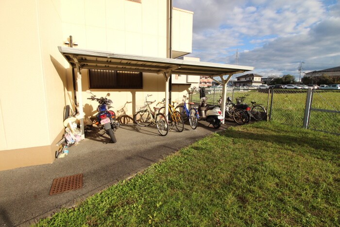 物件外観写真4　(駐車場)