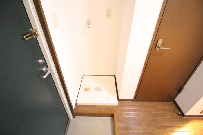 物件内観写真15　(洗濯機置場)