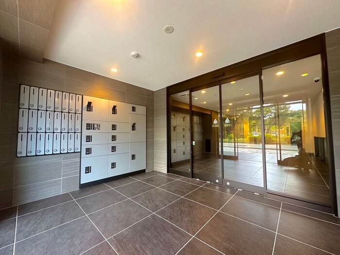 物件外観写真2　(エントランス部分)