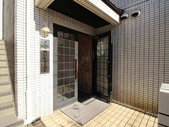 物件外観写真4　(エントランス部分)