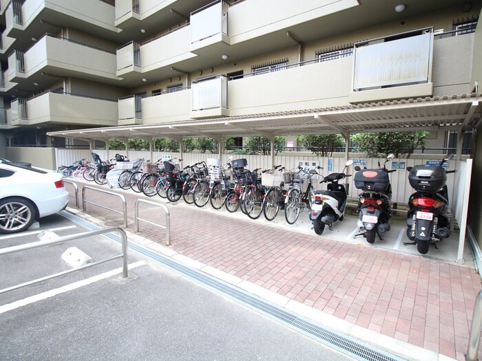 物件外観写真4　(駐輪場)