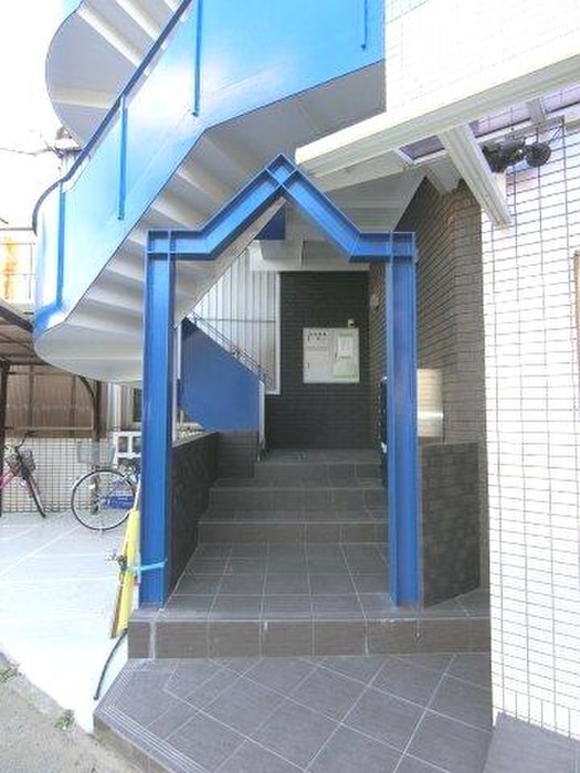 物件外観写真3　(エントランス部分)