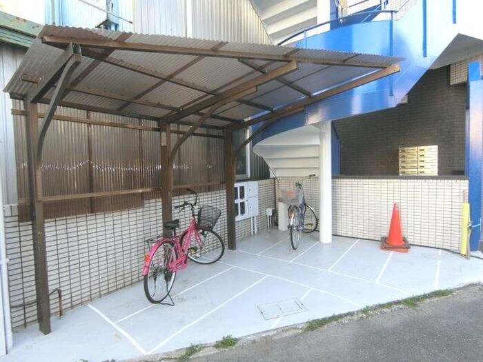 物件外観写真4　(駐輪場)