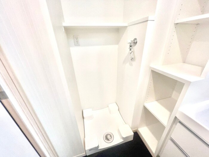 物件内観写真13　(洗濯機置場)