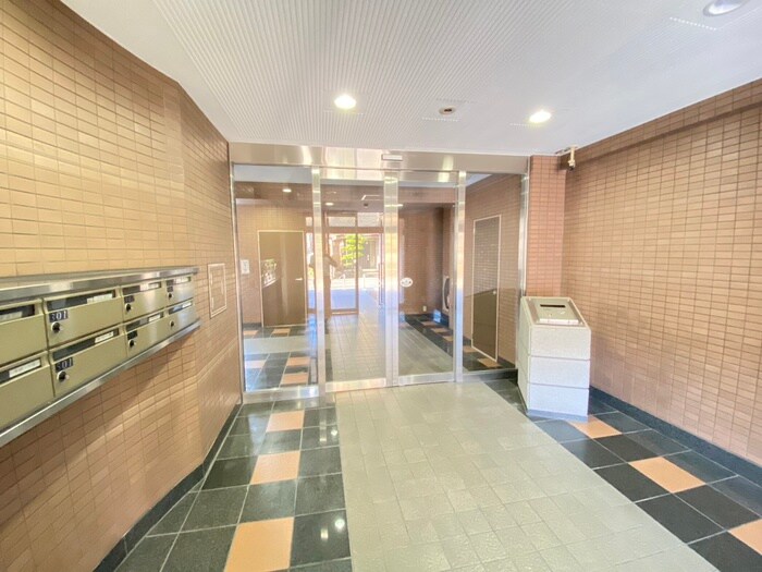 物件外観写真2　(エントランス部分)