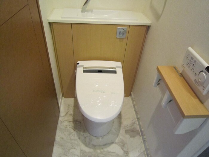 物件内観写真8　(トイレ)