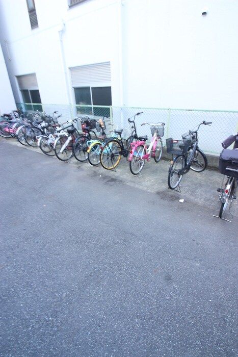 物件外観写真3　(駐輪場)