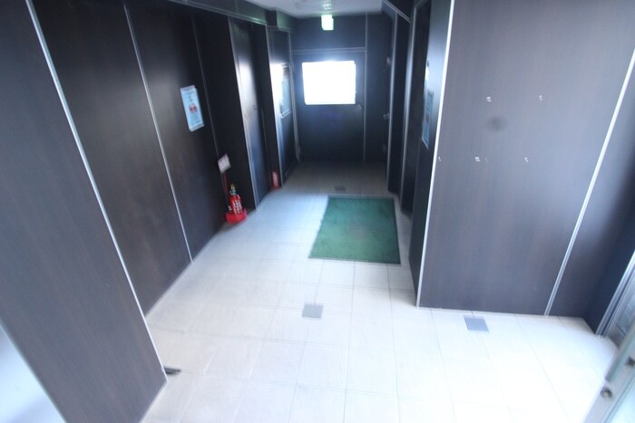 物件外観写真6　(エントランス部分)