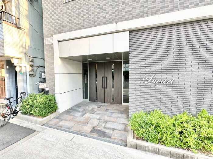 物件外観写真2　(エントランス部分)