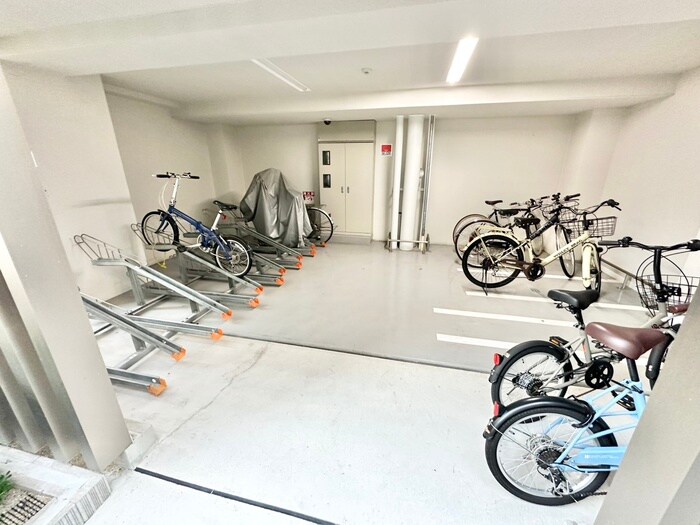 物件外観写真4　(駐輪場)