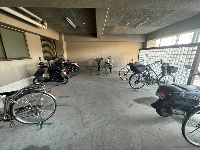 物件外観写真2　(駐輪場)