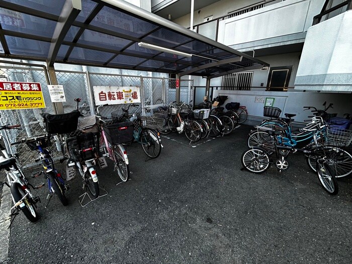 物件外観写真4　(駐輪場)