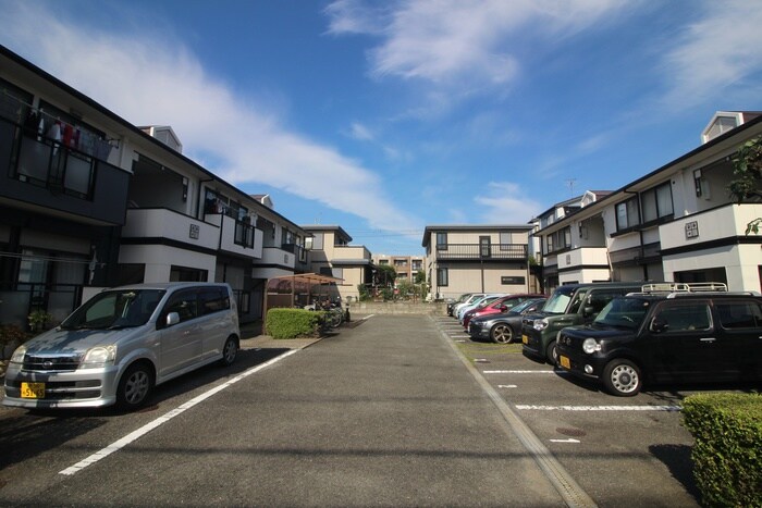 物件外観写真3　(駐車場)