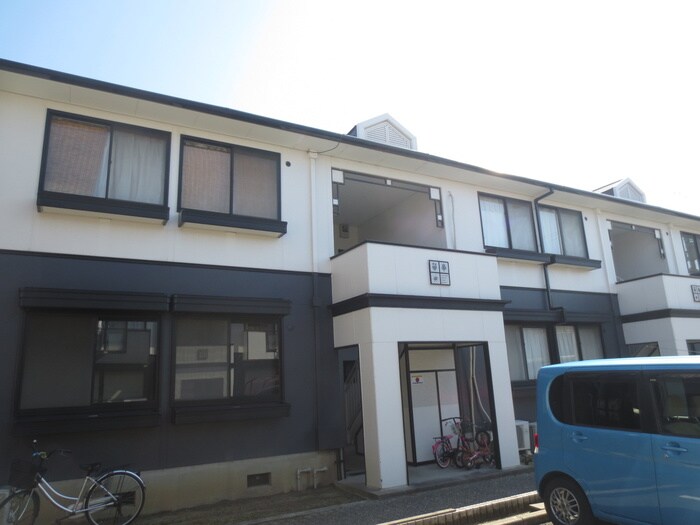 物件外観写真6　(エントランス部分)