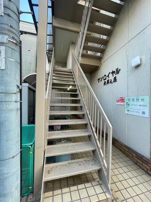 物件外観写真4　(エントランス部分)