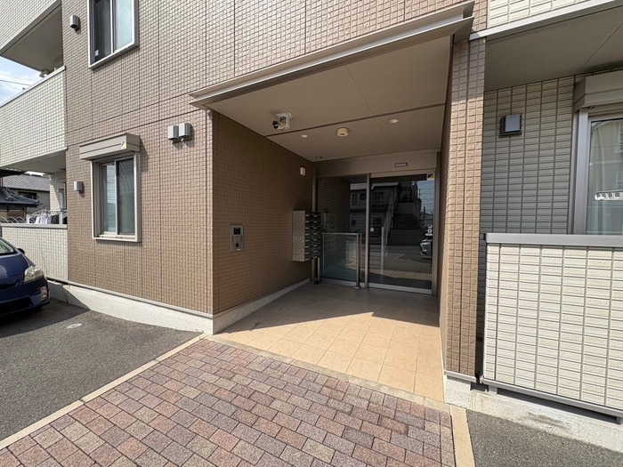 物件外観写真2　(エントランス部分)