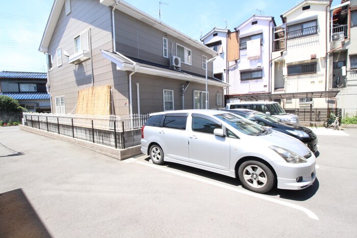 物件外観写真4　(駐車場)