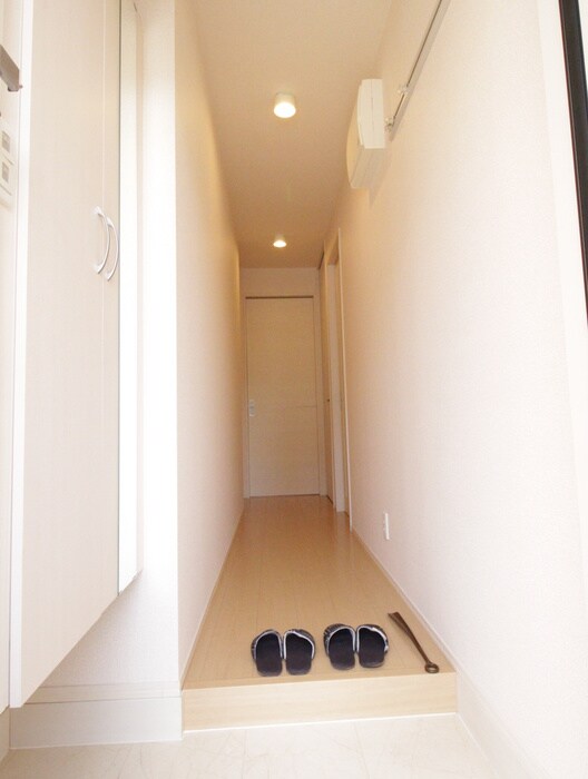 物件内観写真13　(玄関)