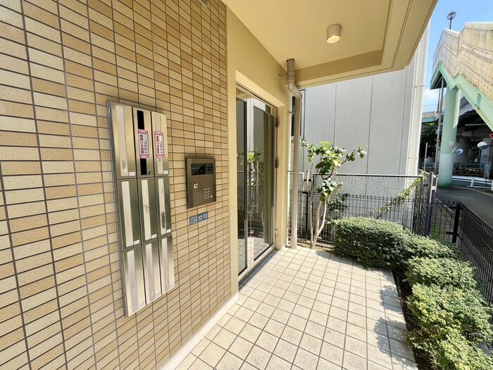 物件外観写真5　(エントランス部分)