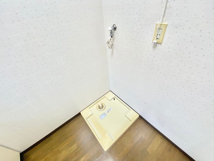 物件内観写真14　(洗濯機置場)