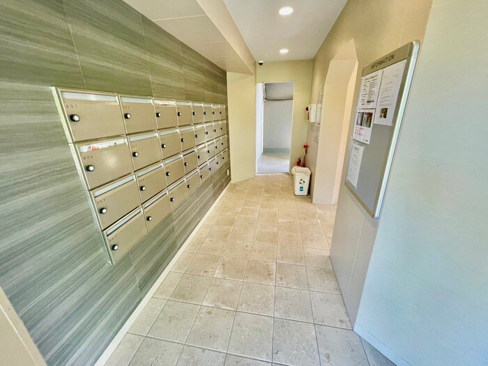 物件外観写真3　(エントランス部分)