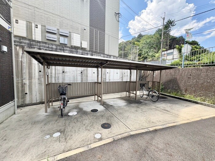 物件外観写真3　(駐輪場)