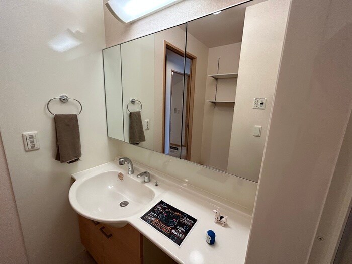 物件内観写真12　(洗面)