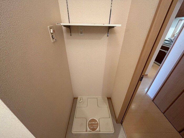 物件内観写真14　(洗濯機置場)