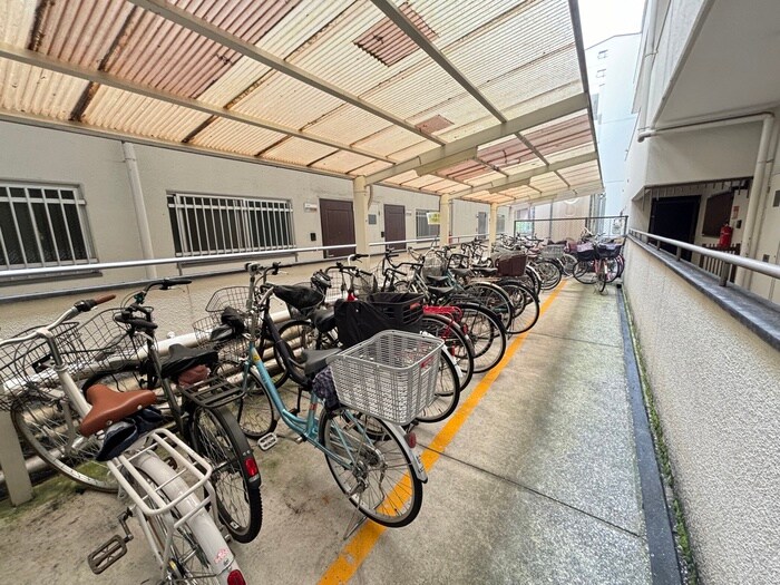 物件外観写真3　(駐輪場)