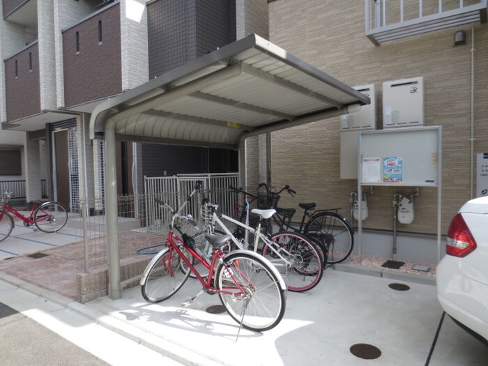 物件外観写真2　(駐輪場)