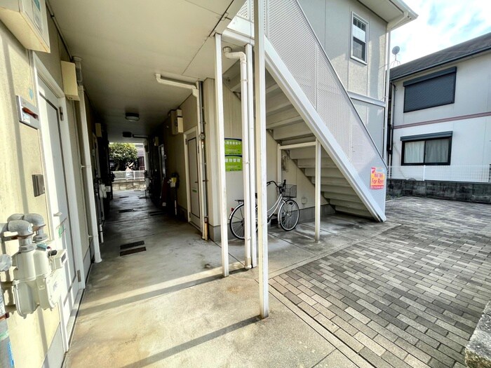 物件外観写真4　(エントランス部分)