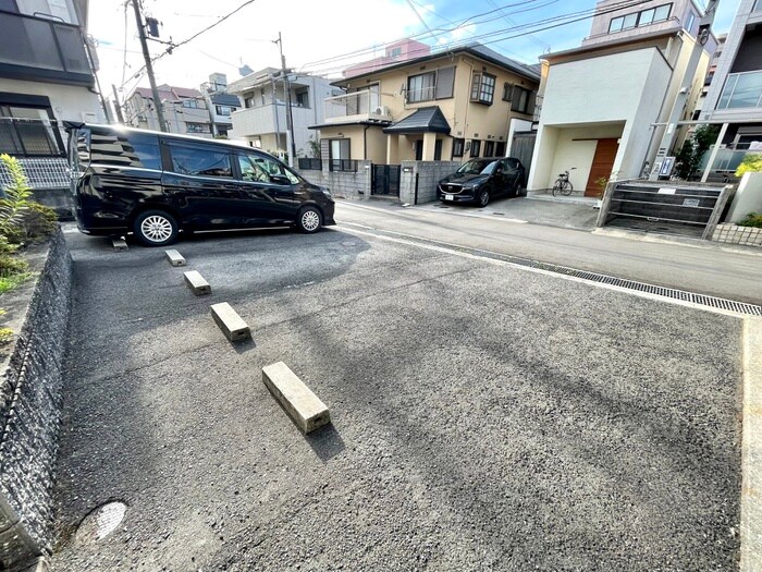 物件外観写真5　(駐車場)