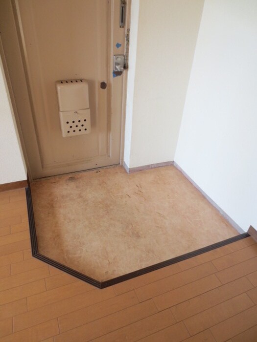 物件内観写真7　(玄関)