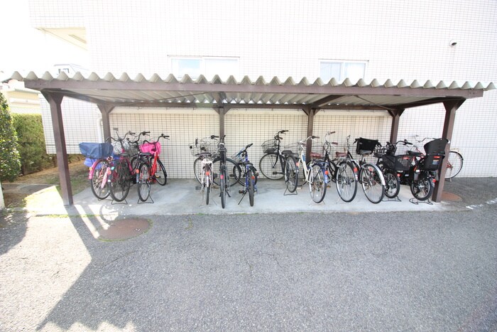 物件外観写真5　(駐輪場)