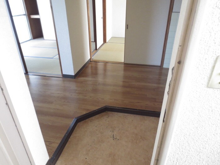 物件内観写真12　(玄関)