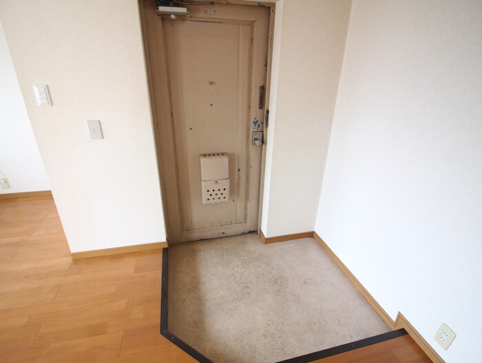 物件内観写真16　(玄関)