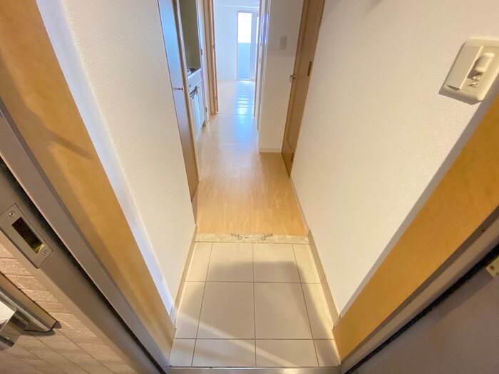 物件内観写真11　(玄関)