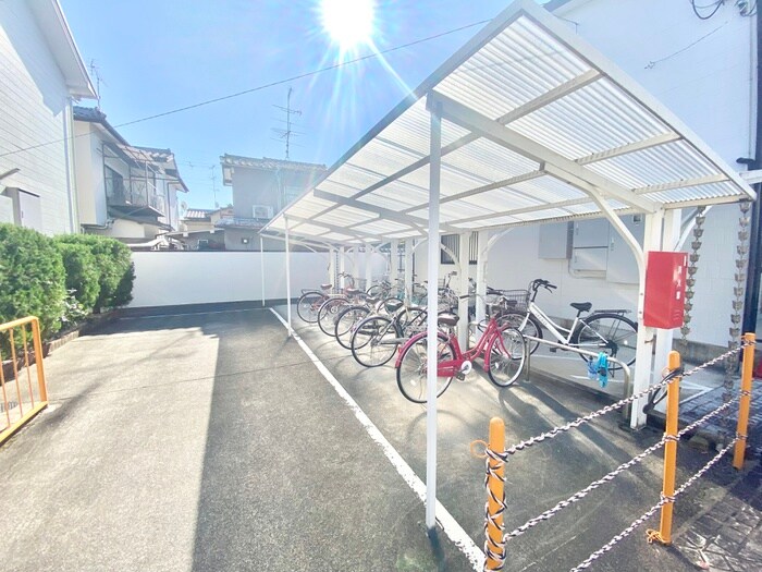 物件外観写真3　(駐輪場)