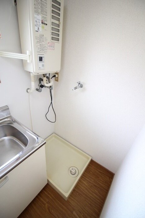 物件内観写真12　(洗濯機置場)