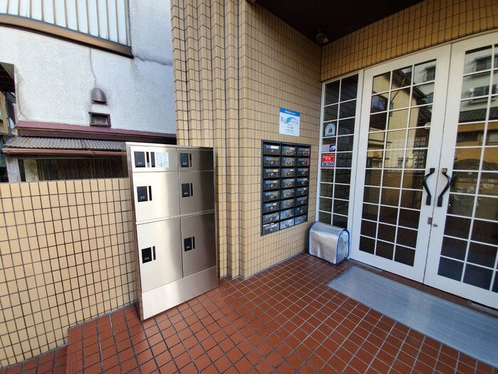 物件外観写真3　(エントランス部分)