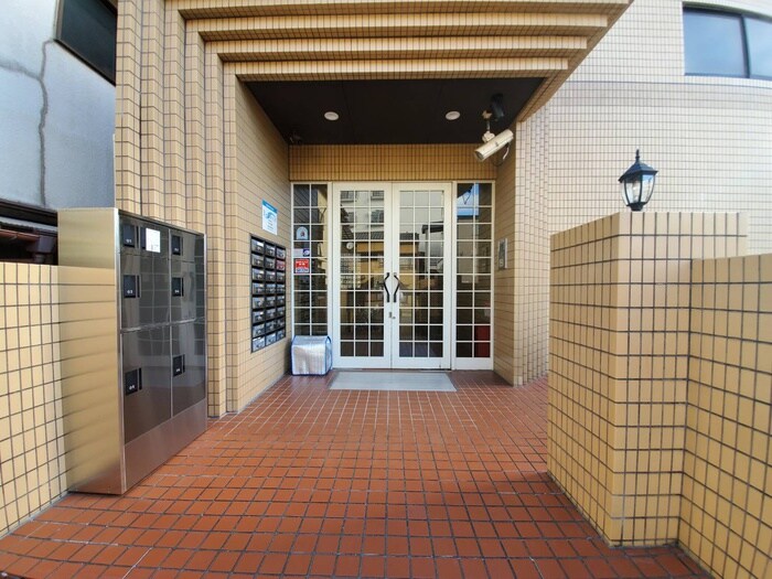 物件外観写真4　(エントランス部分)