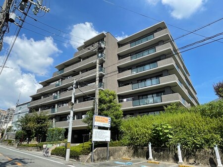 ｶﾞｰﾃﾞﾝｽﾃｲﾂ千里丘吹田・山手通り外観写真