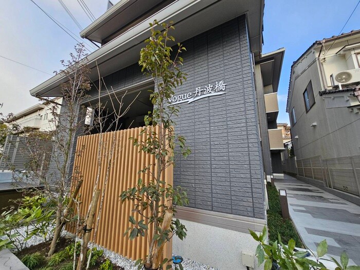 物件外観写真4　(エントランス部分)