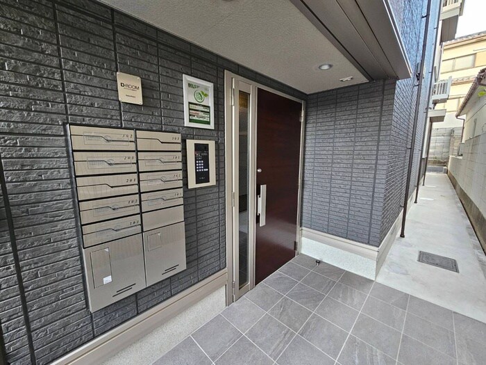 物件外観写真5　(エントランス部分)