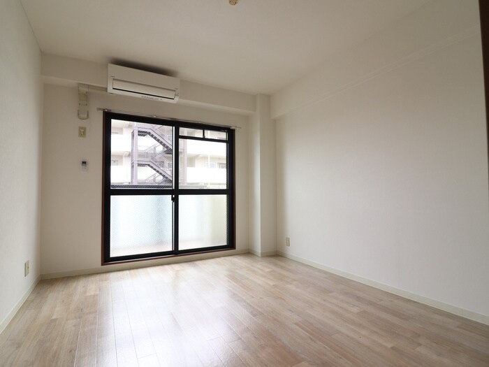 物件内観写真4　(居室)